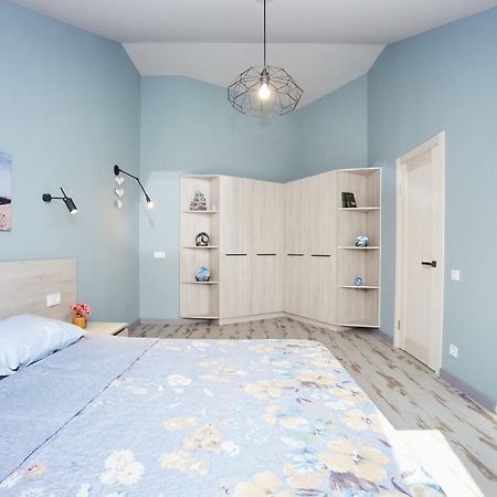 Luxury Apartment In The Heart Odessa Buitenkant foto