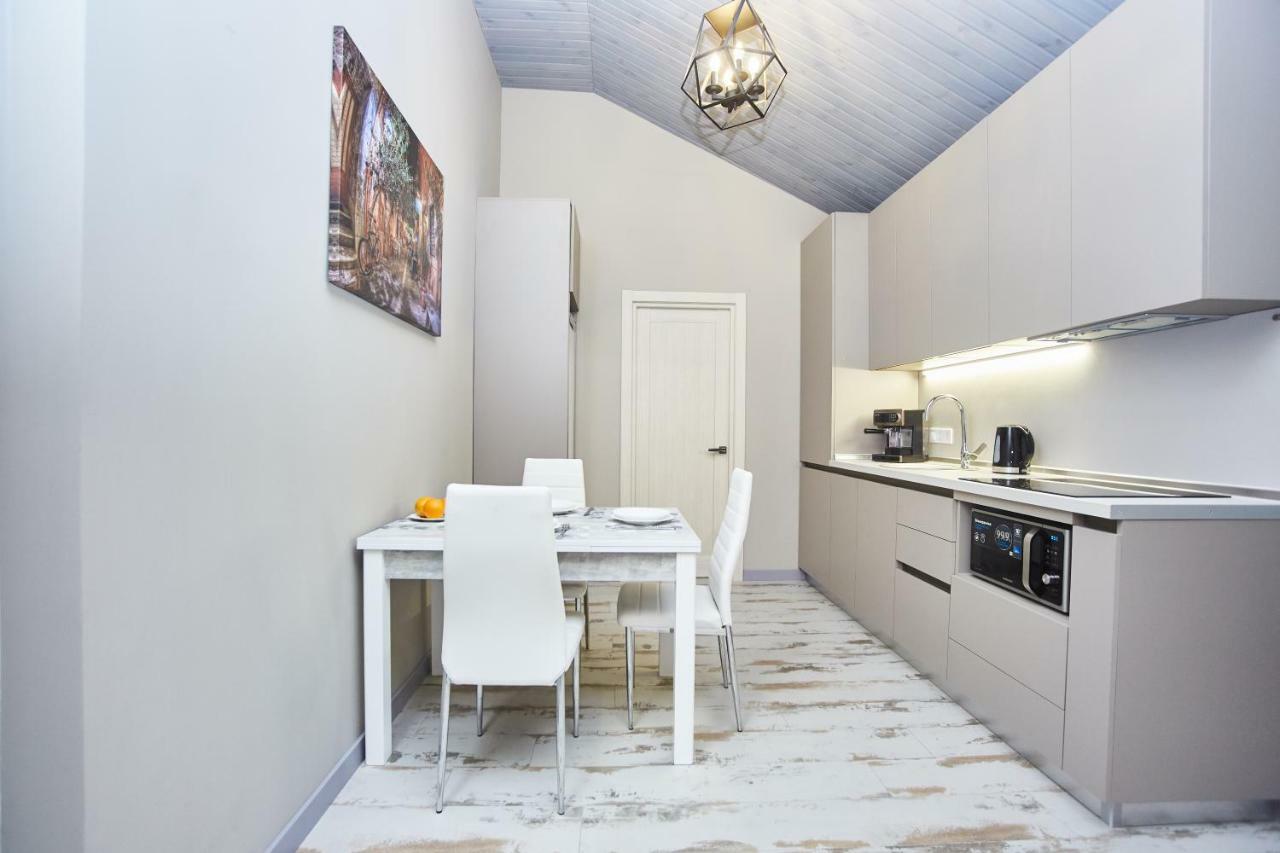 Luxury Apartment In The Heart Odessa Buitenkant foto