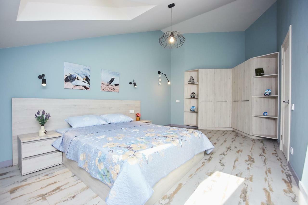 Luxury Apartment In The Heart Odessa Buitenkant foto