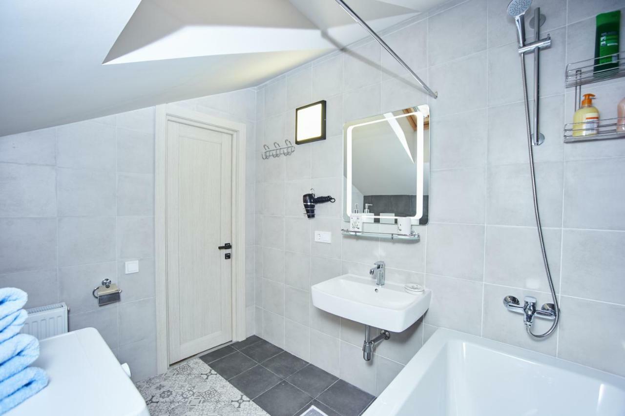 Luxury Apartment In The Heart Odessa Buitenkant foto